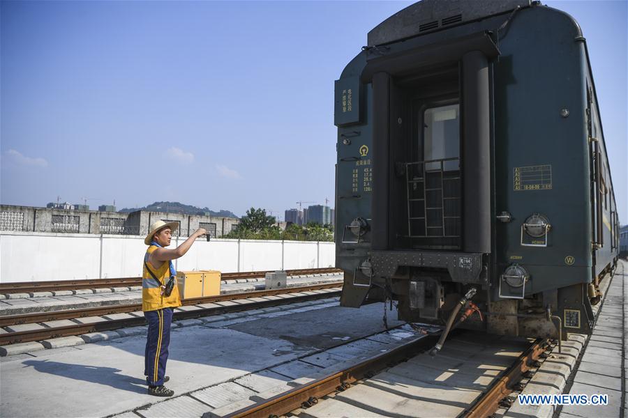 CHINA-CHONGQING-SUMMER-RAILWAY-TRAIN DEPOT-WORKERS (CN)