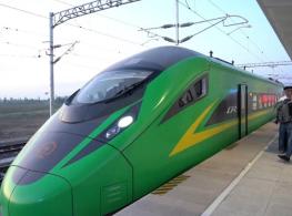New bullet train starts running in Xinjiang, China