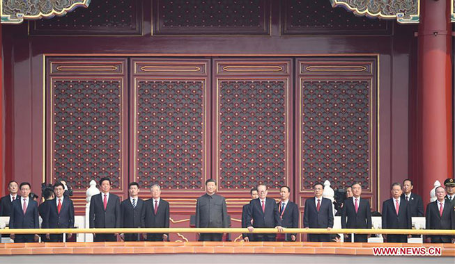 Xi ascends Tian'anmen Rostrum to attend National Day celebrations