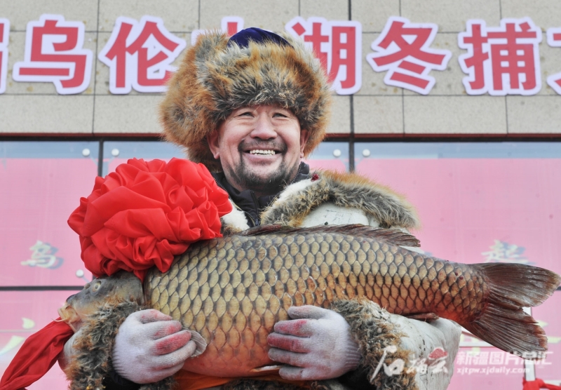 Winter fishing in Xinjiang